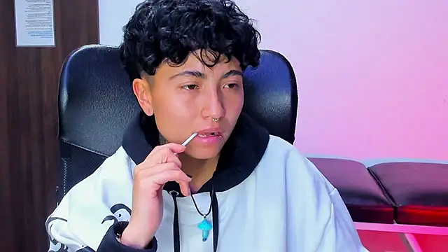 Онлайн чат XXX Im_Mathias