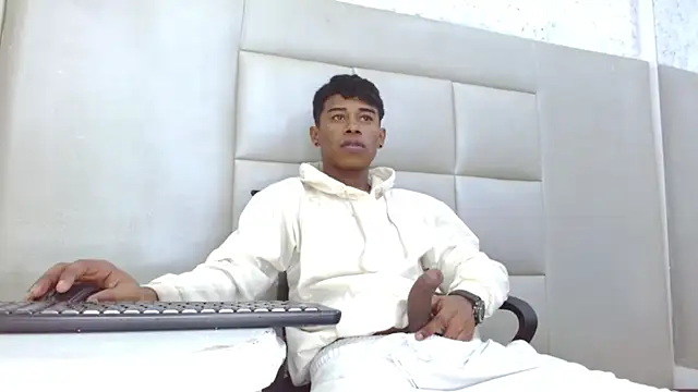 TonnyMarck Adlı Modelin Canlı XXX Sohbeti