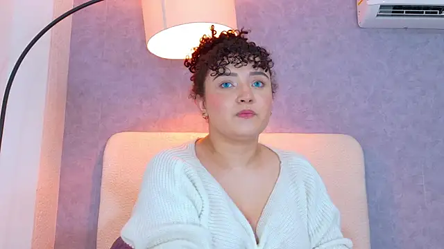 Tracielowe_w Adlı Modelin Canlı XXX Sohbeti