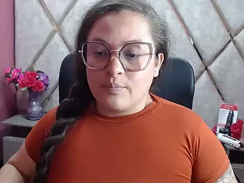 Sarah_Boobs_ élő XXX-chatje