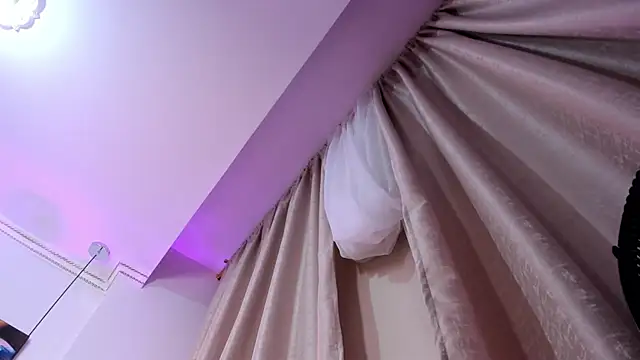 Chat +18 de AnnaBroooks ao vivo