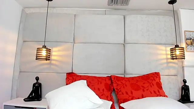 IvonneOwen live XXX chat