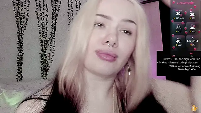 Živý XXX chat strawberry_elfcat