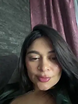 Chat +18 de Saray_charmante ao vivo