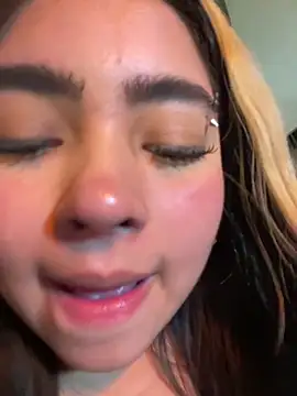 XXX chat uživo modela pinkybombon