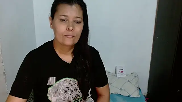 XXX chat uživo modela KARYNA_MILF