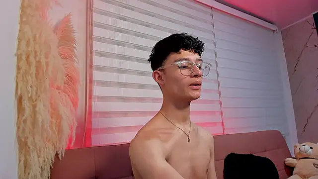 Pokazy przed kamerką – Patrick_Howland_