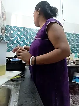 Hot-Tinaa: απευθείας συνομιλία ΧΧΧ