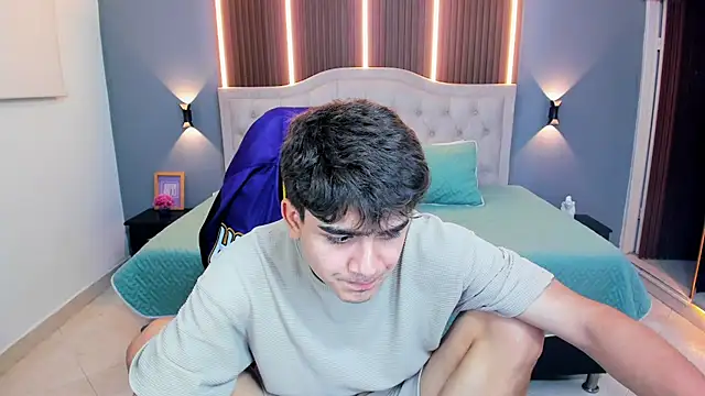 XXX chat uživo modela Tommy18__