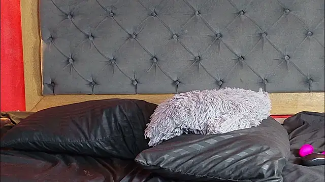 YayaHilton Live XXX-Chat