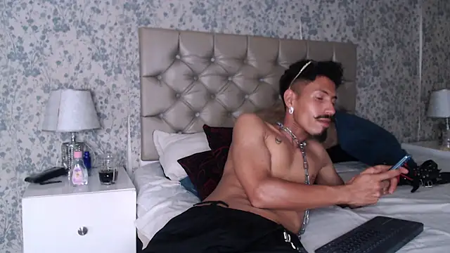 Živý XXX chat NoaahTylor