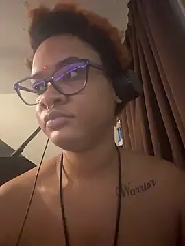 Chat +18 de nickytheehawtie ao vivo