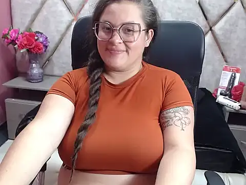 XXX chat uživo modela Sarah_Boobs_