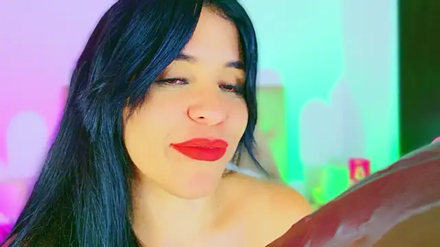 CharlootteEvans' Live XXX Chat