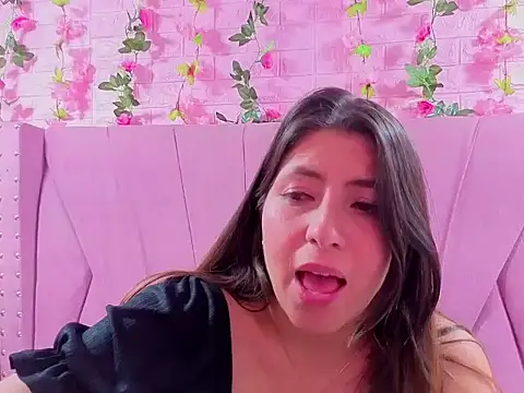 Chat +18 de EmberCooper_ ao vivo