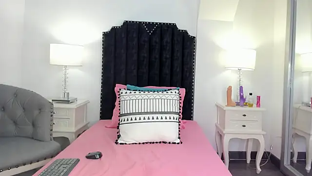 agartha_velvet: διαδικτυακό σόου στην κάμερα