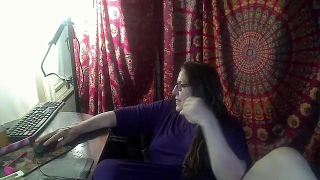 Show modela Ireallysquirt na web-kameri