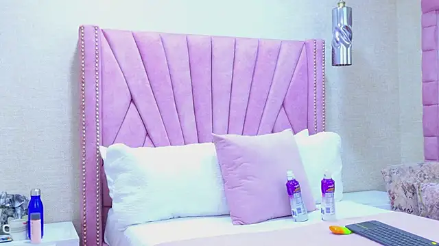 XXX chat uživo modela MiaSweeths