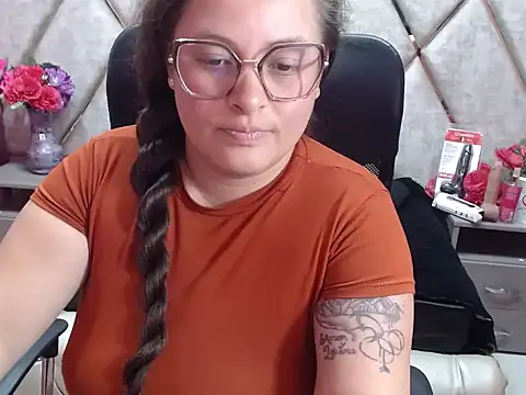 Sarah_Boobs_ élő XXX-chatje