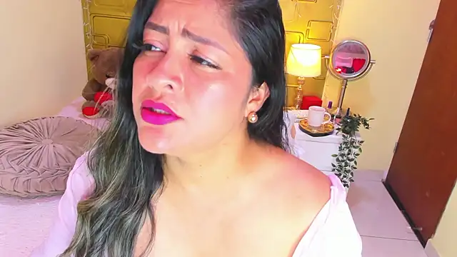 Chat +18 de Julia_Haye ao vivo