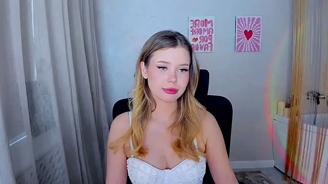 FollowLovee Adlı Modelin Canlı XXX Sohbeti