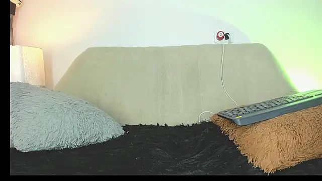 drakomilck1: διαδικτυακό σόου στην κάμερα