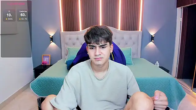 Tommy18__ élő XXX-chatje