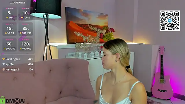 Show modela CherryLexi_ na web-kameri