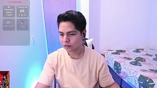 Show modela Asta_YunoXXX na web-kameri