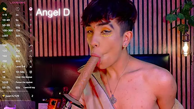 Show modela Angeldust19 na web-kameri