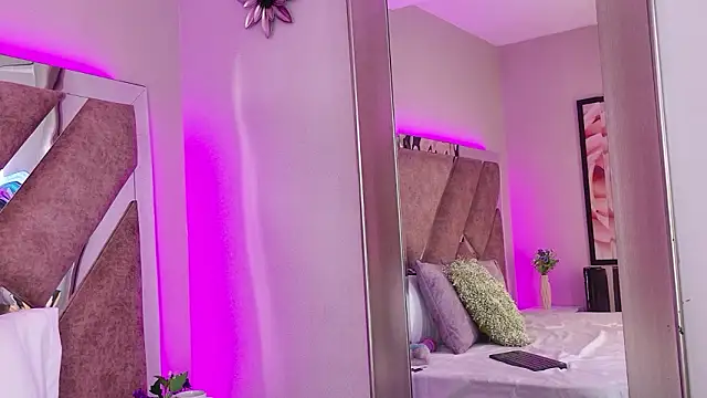 Chatroom XXX en direct de JaneeDaviss