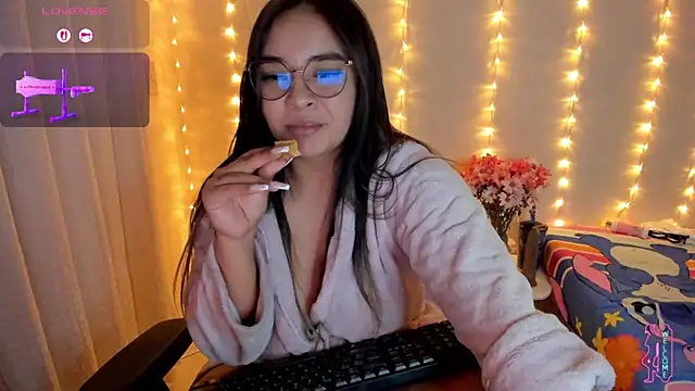 SaraCrow Chat XXX live