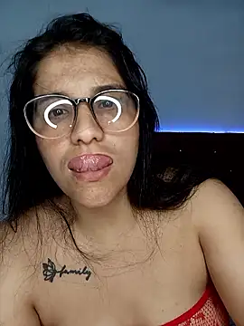 Chat +18 de Nucita_hot69 ao vivo