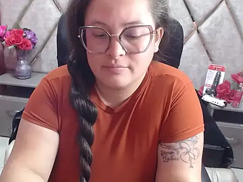 دردشة Sarah_Boobs_ الجنسية المباشرة