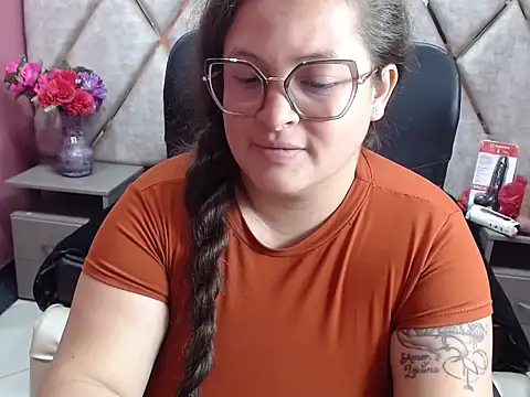 Sarah_Boobs_ লাইভ XXX চ্যাট