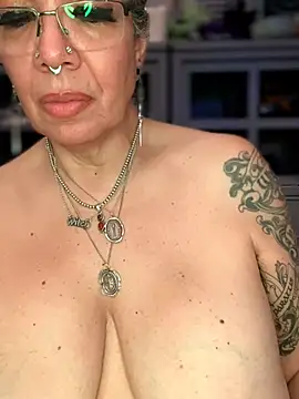 Chat +18 de dieseldame1313 ao vivo