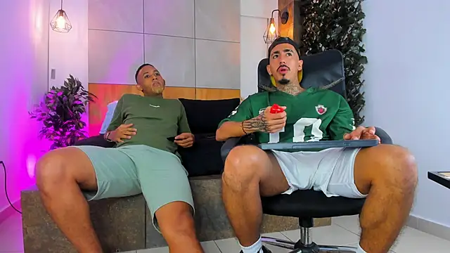 Donovan_Desmond Chat XXX in diretta