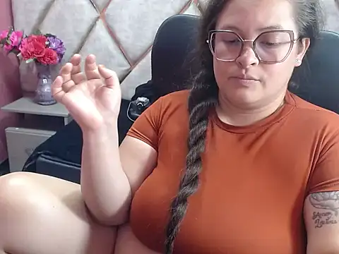 Sarah_Boobs_ Chat XXX in diretta