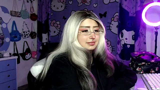 lussyevans24 লাইভ XXX চ্যাট