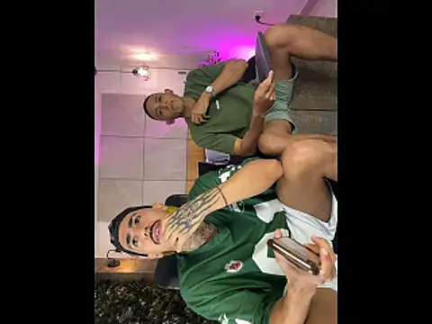 B_Wild: απευθείας συνομιλία ΧΧΧ