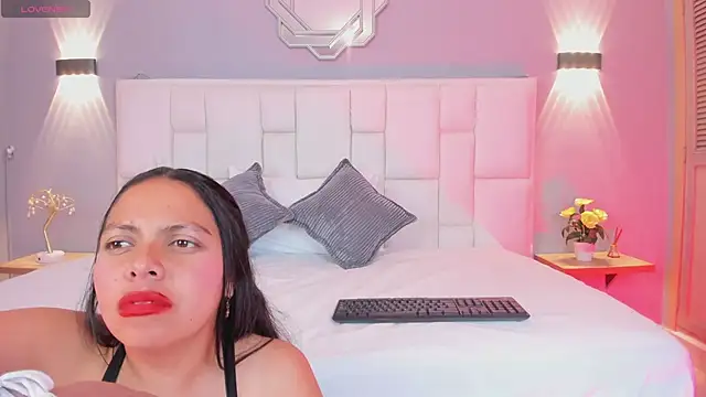 Chat +18 de KataThonpson ao vivo