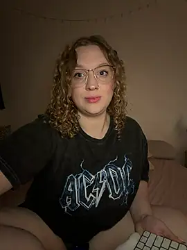 EmmieRae Adlı Modelin Canlı XXX Sohbeti