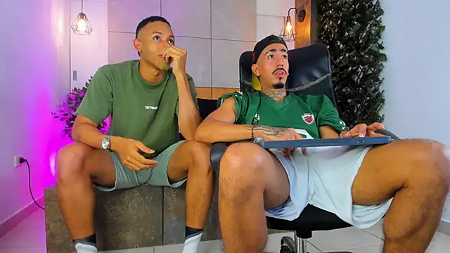 Donovan_Desmond Live XXX-chat