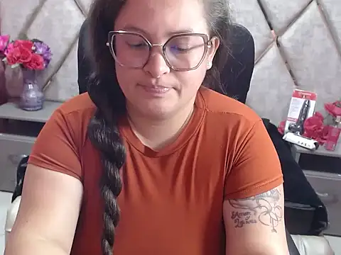 Chatroom XXX en direct de Sarah_Boobs_