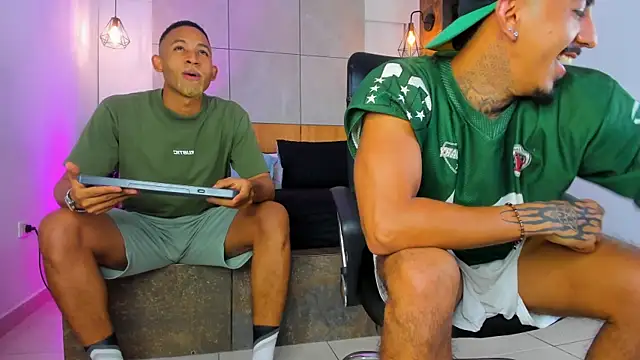 Donovan_Desmond Live XXX-chat