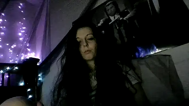 hollyloveu1 Show in webcam