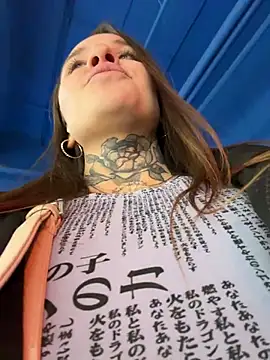 Chat +18 de KishaMur ao vivo