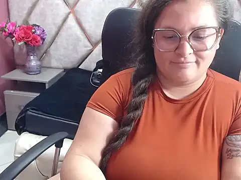 Sarah_Boobs_ Adlı Modelin Canlı XXX Sohbeti