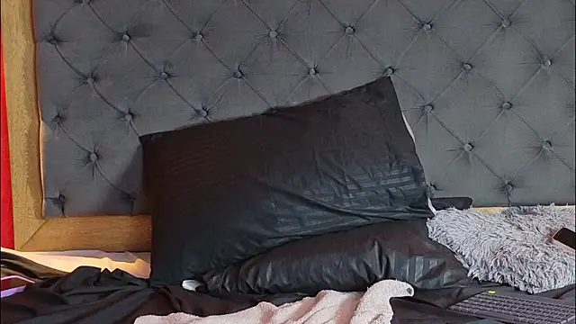 Živý XXX chat YayaHilton