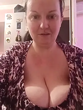 BustyLadyAlman Live XXX chat